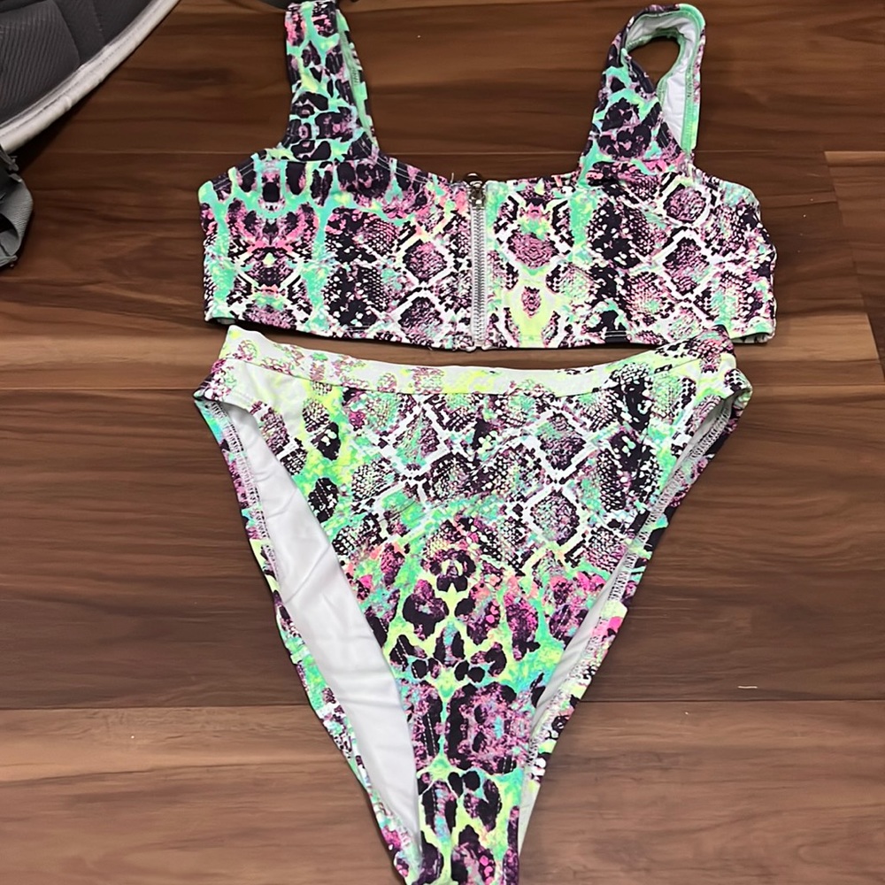 NWOT iheartraves snake skin set size small last set